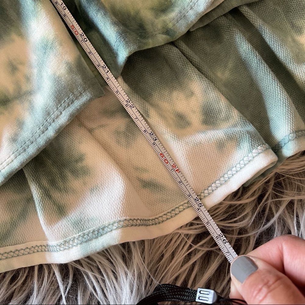 NWT Thyme + Honey Tie-Dye Peplum Ruffle Hem Short Sleeve Raglan Top Sage - Picture 8 of 12